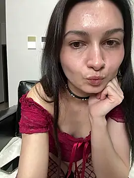 lunalovelee online show from April 1, 2026, 2:03 pm