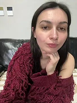 lunalovelee online show from April 8, 2026, 1:11 pm