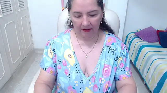 leonela 69 online show from May 18, 2026, 11:43 pm