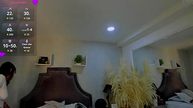 EmiliaRose  online show from December 21, 2025, 9:11 pm