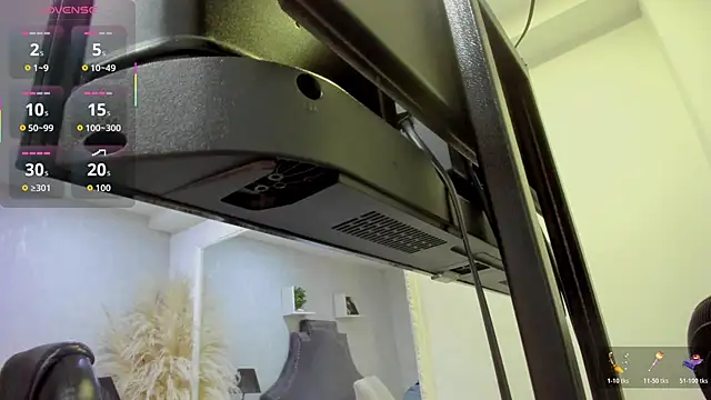 Snapshot of EmiliaRose_ chatting on March 2, 2026, 9:10 pm EmiliaRose online show from March 2, 2026, 9:10 pm