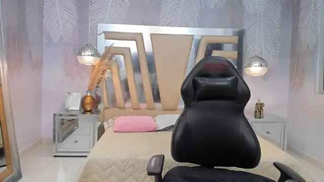 Snapshot of Layla_palmer chatting on February 15, 2025, 2:26 am Layla palmer online show from February 15, 2025, 2:26 am