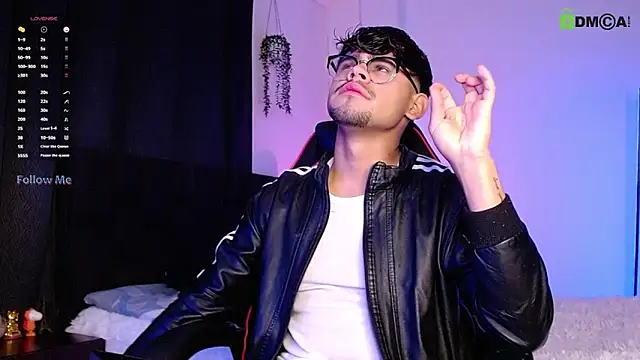 isaac-saenz online show from October 14, 2025, 11:05 pm