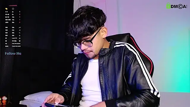 isaac-saenz online show from October 21, 2025, 12:11 am