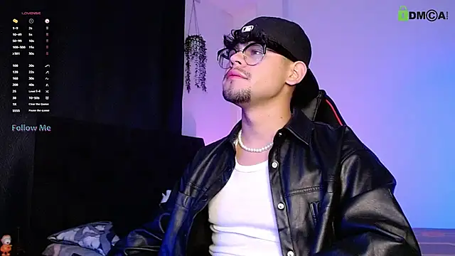 isaac-saenz online show from November 1, 2025, 10:01 pm