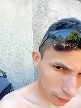 Isak Millan online show from October 5, 2025, 8:51 pm