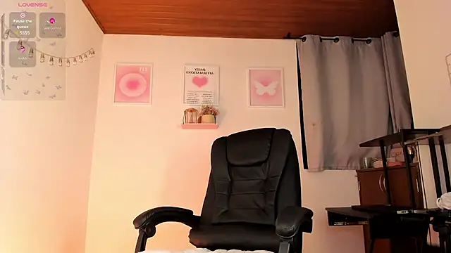 Amygoddess online show from March 11, 2025, 5:16 am