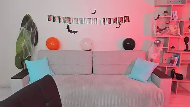 GabriellaMays online show from October 17, 2025, 5:10 am