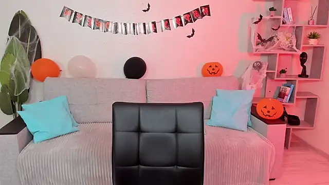 GabriellaMays online show from November 3, 2025, 5:09 am