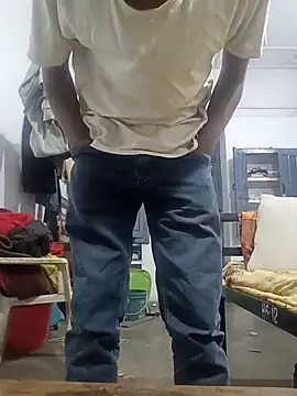 Snapshot of boyyouwant33 chatting on February 14, 2025, 12:19 am boyyouwant33 online show from February 14, 2025, 12:19 am