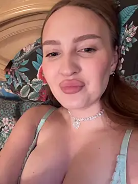 Snapshot of KateLibby chatting on December 2, 2025, 7:03 am KateLibby online show from December 2, 2025, 7:03 am