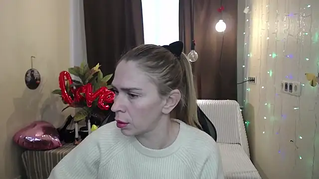 TessaDaybreak online show from February 18, 2025, 7:21 am