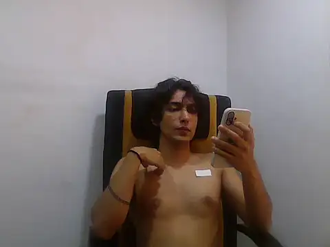 Snapshot of degenluv chatting on June 3, 2026, 8:39 am degenluv online show from June 3, 2026, 8:39 am
