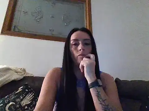 Snapshot of Layla_Gilf_Mae chatting on February 21, 2025, 8:16 pm Layla Gilf Mae online show from February 21, 2025, 8:16 pm