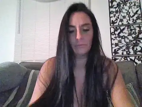 Snapshot of Layla_Gilf_Mae chatting on March 8, 2025, 12:33 am Layla Gilf Mae online show from March 8, 2025, 12:33 am