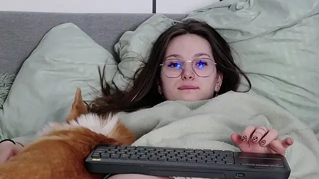 -Amora online show from April 7, 2026, 11:21 am