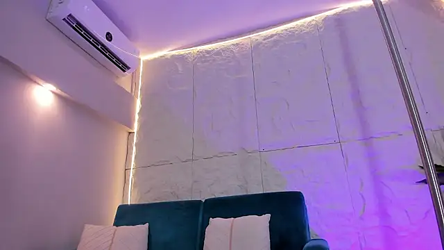 Snapshot of MelanieHillss chatting on February 2, 2026, 8:18 pm MelanieHillss online show from February 2, 2026, 8:18 pm