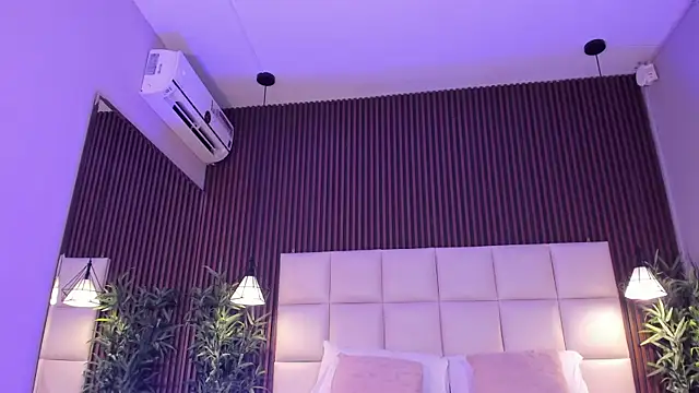 MelanieHillss online show from March 26, 2026, 4:40 am