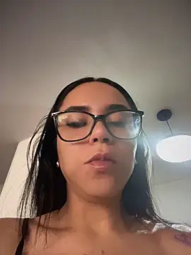 Naatalia online show from April 16, 2026, 3:24 pm