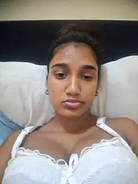 Snapshot of indianpink_lips chatting on November 6, 2025, 11:33 am indianpink lips online show from November 6, 2025, 11:33 am