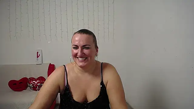 DianaMGG online show from November 8, 2025, 6:18 pm