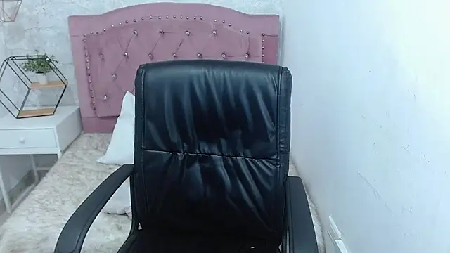 camilah tk online show from February 18, 2025, 6:15 pm