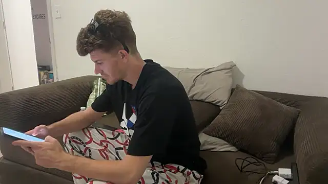 Snapshot of greekmythics chatting on April 8, 2026, 11:27 pm greekmythics online show from April 8, 2026, 11:27 pm