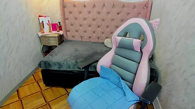 Lianngrace online show from February 17, 2026, 2:24 pm