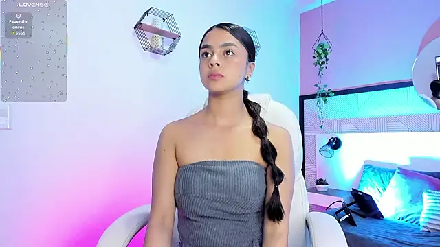 Snapshot of Bella_walker_ chatting on February 4, 2026, 8:14 pm Bella walker online show from February 4, 2026, 8:14 pm