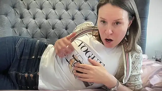 eatmypie69 online show from December 4, 2025, 10:02 am