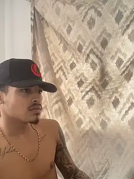 Snapshot of Polla21c chatting on October 17, 2025, 7:05 pm Polla21c online show from October 17, 2025, 7:05 pm