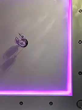 Loly2025 online show from February 25, 2026, 9:46 pm