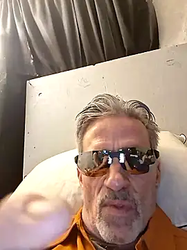 Snapshot of Billgreen69 chatting on April 19, 2026, 12:54 am Billgreen69 online show from April 19, 2026, 12:54 am