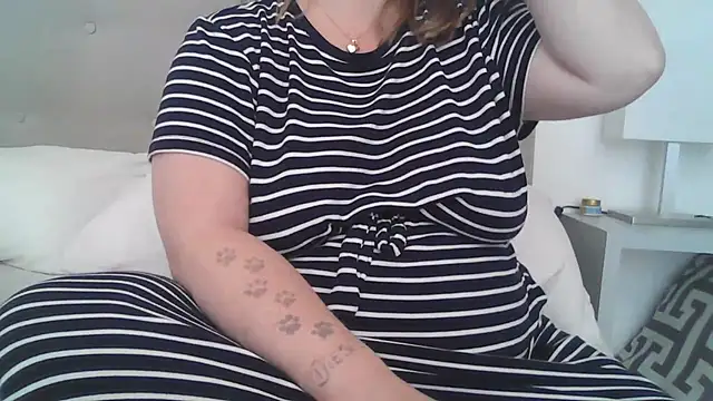 Snapshot of sizha6 chatting on September 27, 2025, 8:08 am sizha6 online show from September 27, 2025, 8:08 am