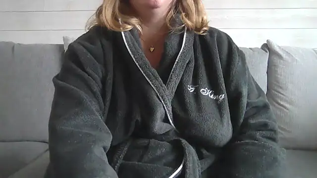 Snapshot of sizha6 chatting on October 23, 2025, 8:13 am sizha6 online show from October 23, 2025, 8:13 am