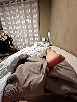 Snapshot of DerechteJunge chatting on February 22, 2025, 4:40 am DerechteJunge online show from February 22, 2025, 4:40 am