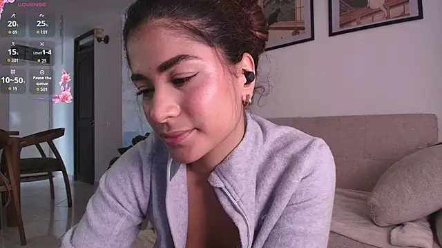 Snapshot of mmycaliope chatting on May 5, 2026, 9:23 pm mmycaliope online show from May 5, 2026, 9:23 pm