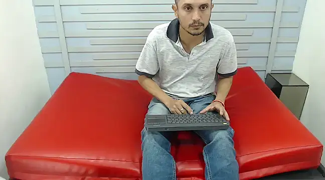 JhonTorres018 online show from February 25, 2025, 10:18 pm