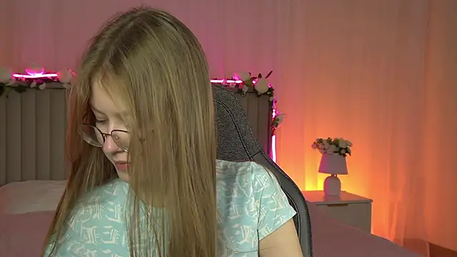 EveMundie online show from October 3, 2025, 6:32 am