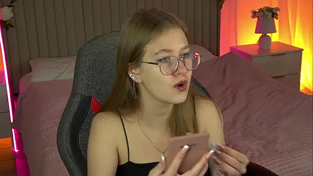 EveMundie online show from October 22, 2025, 6:35 am