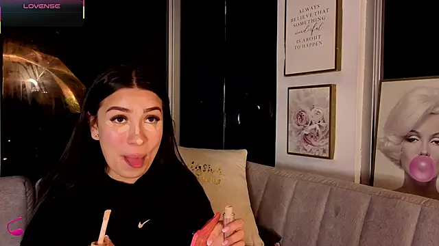 Ivanna West online show from December 18, 2025, 10:10 am