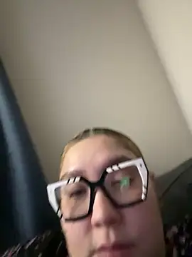 Snapshot of BlueNightsUncle chatting on October 22, 2025, 4:35 am BlueNightsUncle online show from October 22, 2025, 4:35 am