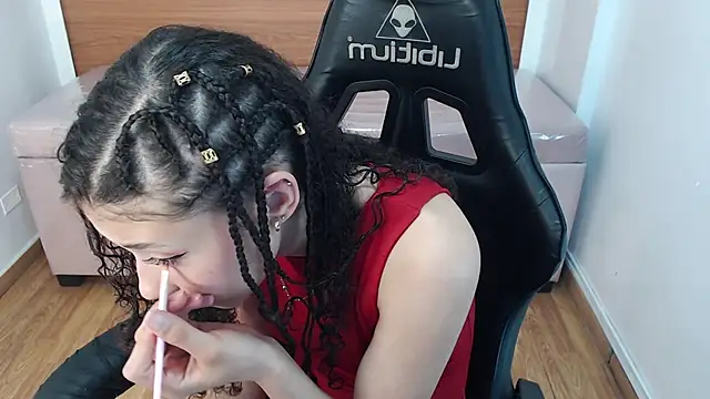 danatella a online show from October 10, 2025, 1:43 pm