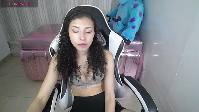 danatella a online show from November 14, 2025, 2:54 am