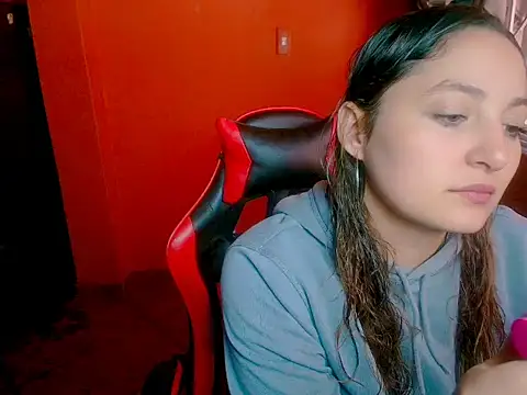 Daianna m  online show from April 22, 2026, 5:36 pm