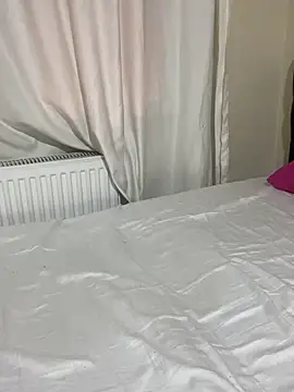 yasemintas online show from February 14, 2025, 9:10 pm