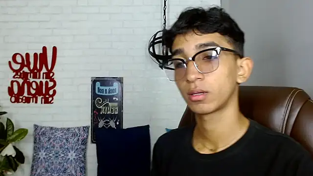 Snapshot of Martin_Linares chatting on February 20, 2025, 1:40 pm Martin Linares online show from February 20, 2025, 1:40 pm