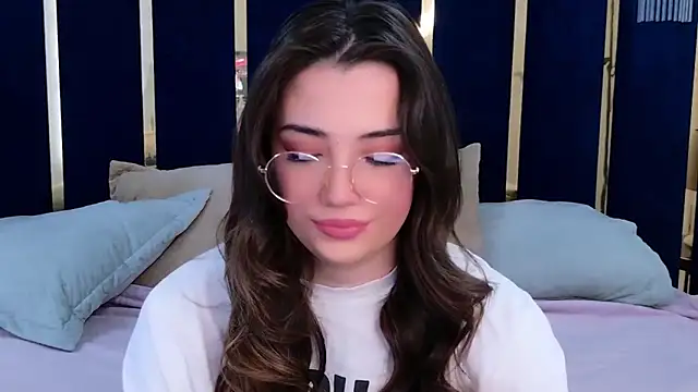 Alice Deleon online show from November 20, 2025, 11:43 am