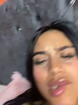 Emily sharlot online show from December 20, 2025, 11:39 am