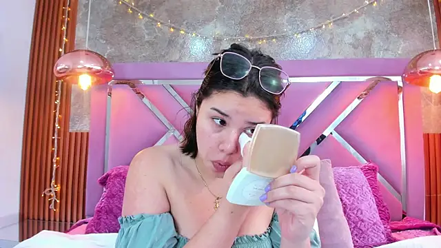 EmmaSulivan online show from November 7, 2025, 12:49 pm